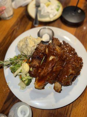 Ribs with garlic mashed potatoes-tender and delicious!