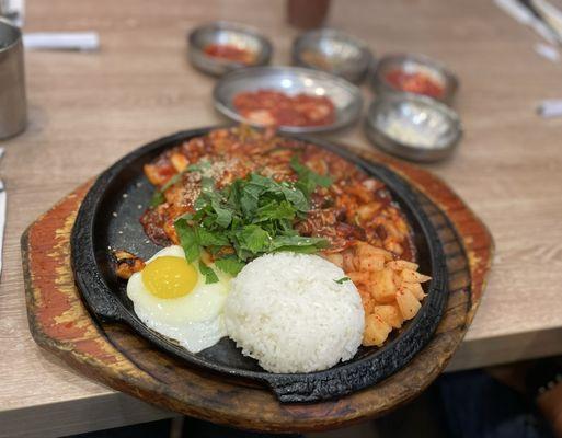 20. 철판 낙지덮밥 / Cheolpan Nahkji Dupb'ap