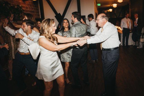 Filling the dance floor with lots of love and smooth moves!
Photography by Yuriy Manchik.