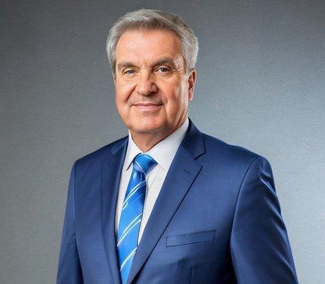 Axel Heydasch, a multilingual attorney admitted in Florida, provides global legal solutions through a network of top professionals