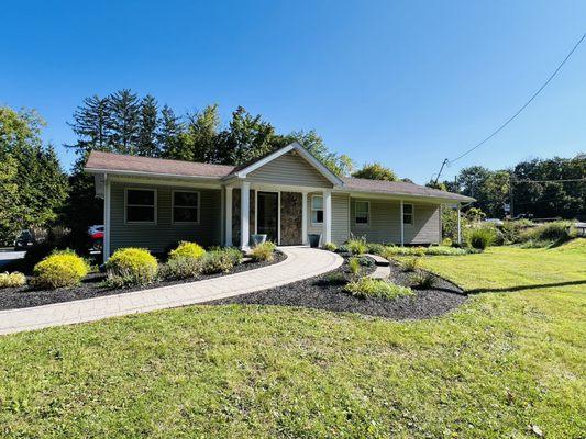 Warwick Valley Dental: front entrance