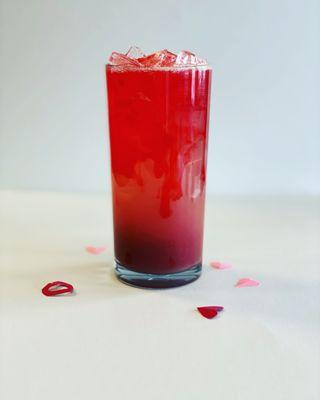 SAPPHIRE RED, iced bold and refreshing tea! 
Flavors of strawberry, pomegranare, watermelon and orange!! enjoy