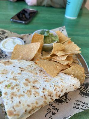 Regular Founders (steak) with chips and guacamole