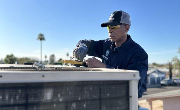 Arizona EZ AC technician repairing an ac