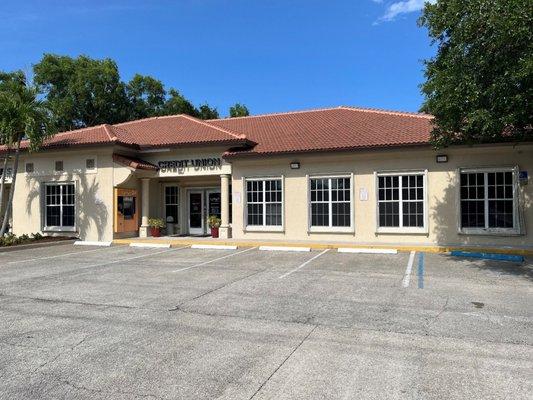 Connect Credit Union, Stuart Branch Location. Front of the Branch.