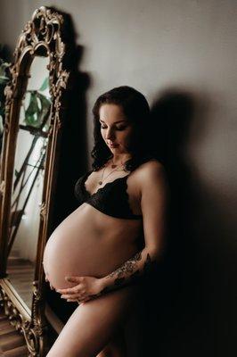 Murrysville boudoir maternity session