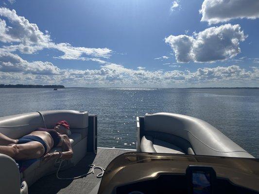 How relaxing is boating on lake harris? Freedom Boats is perfect for a boater who doesn't desire dealing with boat ownership!