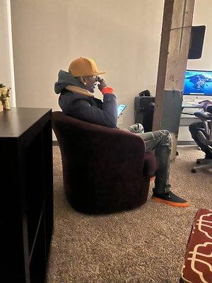 In this picture I am attending a recording session with a (Q.P.) Recording Artist that I am promoting! @bandobear-go follow...