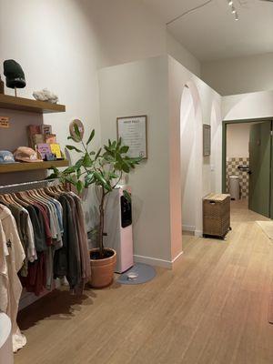 Hallway to cold plunge