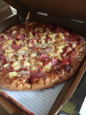 Medium Hawaiian pizza