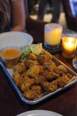 Popcorn chicken with sauce