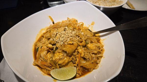 Pad thai with chicken