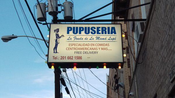 Pupuseria La Fonda De La Mamá Lupé • Especialidad En Comidas Centroamericanas Y Mas... • Free Delivery