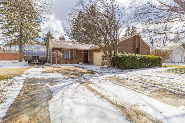 Waverly Schools - Delta Twp. New on Market 3/13/18 $159,900