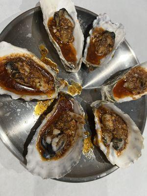 Half dozen steamed oysters go good with white rice and garlic noodles!