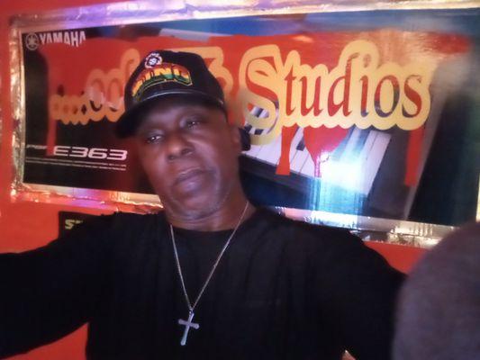 D L's Hair & Clothing