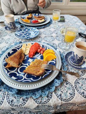 Breakfast at Harbor View Inn