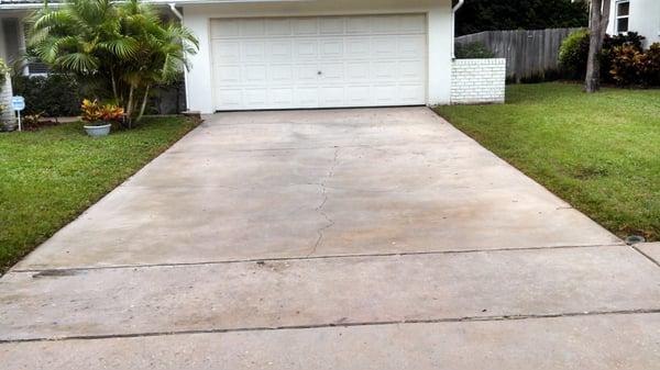 Driveway I Largo, FL after pressure washing and Mineral stains removed.