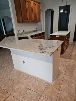 This peninsula is one large piece. My photo does not do it justice as this quartzite (Denali) is fabulous.