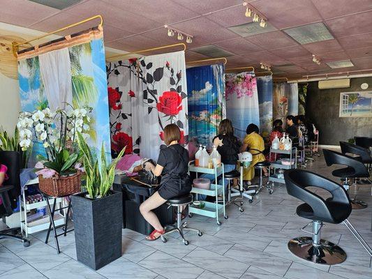 Young Young Beauty Salon