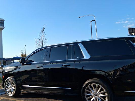 Luxury Black SUV Taxi & Limousine - Lake Forest's #1 Ride to O'Hare, Midway & Downtown Chicago