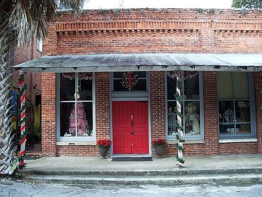 Dakota Mercantile Gracious Living