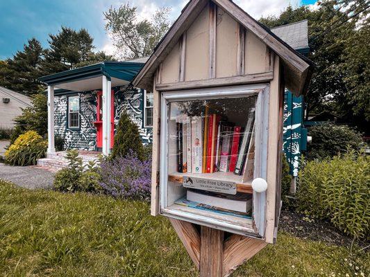Little Library with Coveside Coffee behind