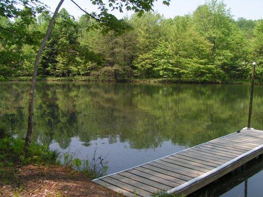 The Mohawk Area dock gives access to Lake Heron for three tent sites and two cabins. Fishing, swimming, and boating are popular.