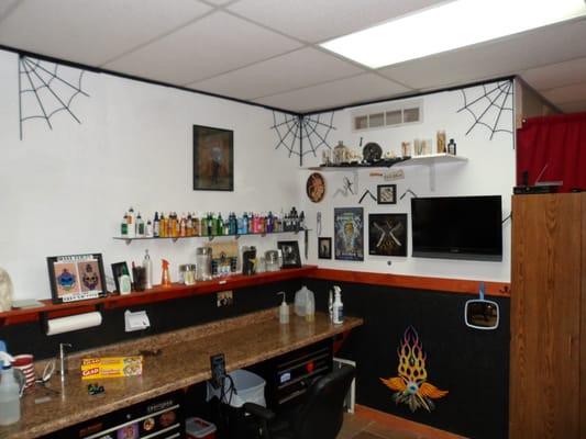 Twizted Needle Tattoo