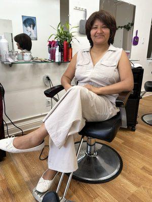 I like the hair cut, and the straightening of the hair. My hair gets too big and spongy, now is more neat.