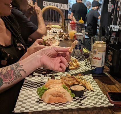 (Bacon cheeseburger w/ grilled jalapeños & garlic fries)