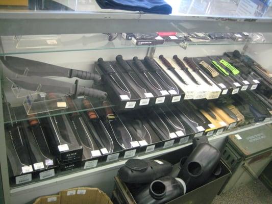 A wide selection of KaBar fixed blades are available. There are also KaBar folding knives. Mtech folding and fixed blades are also for sale.