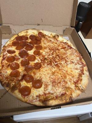 1/2 Pepperoni Pizza