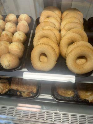 Pan colombiano fresco y la comida súper rica muy recomendado hacía falta algo así en el area de Elizabeth