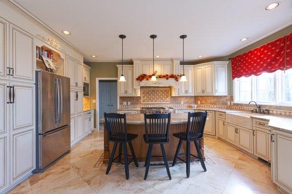 B & B Kitchens Baths and Design