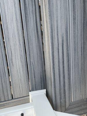 Incorrectly installed deck boards on landing. Incorrect measurements.