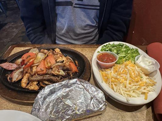 Fajitas, half and half: beef & chicken