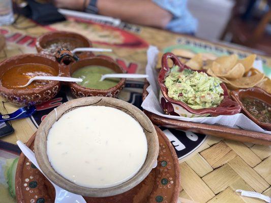 Chips, Guacamole , salsas & queso