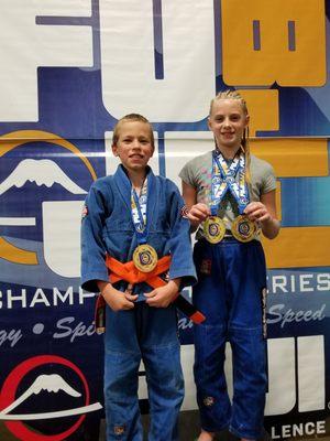 Alley and Will 5 gold meda6 together