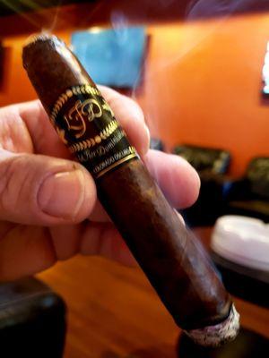 Mom's Cigar & Lounge