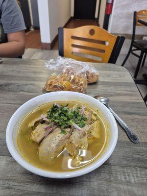 Encebollado de pescado