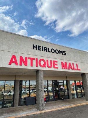 Heirlooms Antique Mall