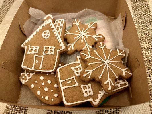 The delicious gingerbread cookies.