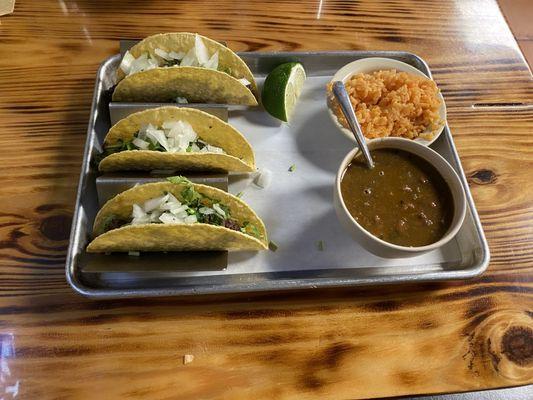 3 crunchy tacos with rice and beans