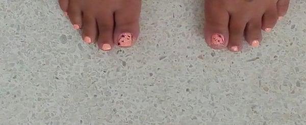 4 of my nails are already chipping. You can see how there was neve uniform shape to the nails and the design isn't even either