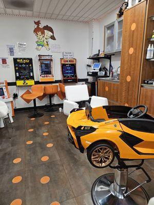 Tiny HeadQuarters Salon