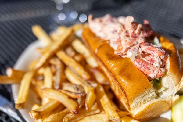 Fresh Maine Lobster Roll w/ slaw & chips ($33)