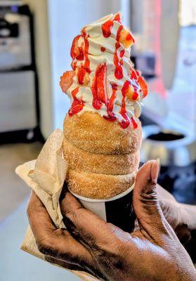 Vanilla strawberry cheesecake with strawberry spread