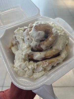 Yum delicious cinnamon roll! Perfect sweetness and super soft. Recommend!