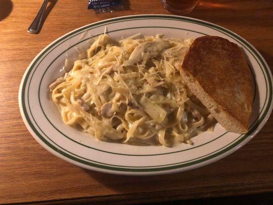 Chicken and artichoke fettuccine with garlic bread